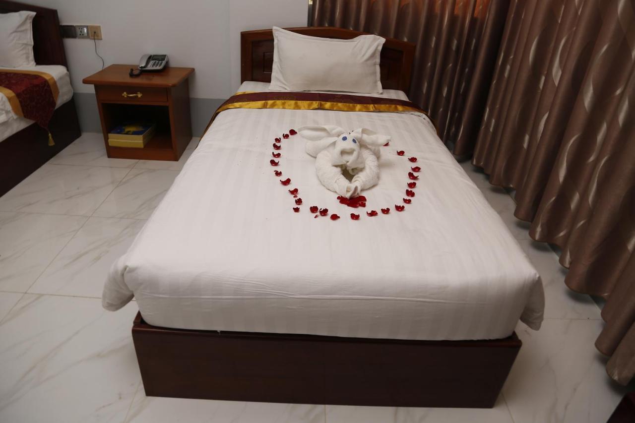 Mandalar May One Hotel Mandalay Esterno foto